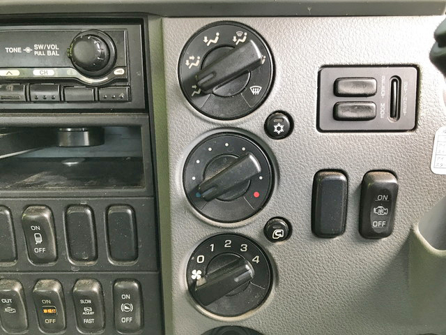 三菱ふそうファイターアルミブロック中型（4t）[写真36]