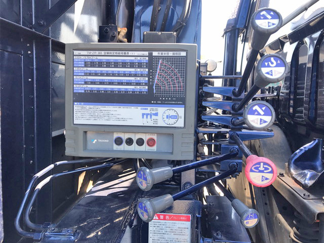 いすゞフォワードクレーン5段増トン（6t・8t）[写真14]