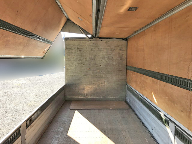 いすゞフォワードアルミウイング中型（4t）[写真10]