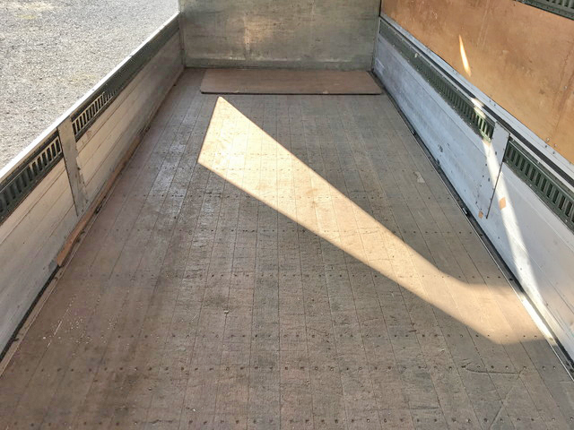 いすゞフォワードアルミウイング中型（4t）[写真11]