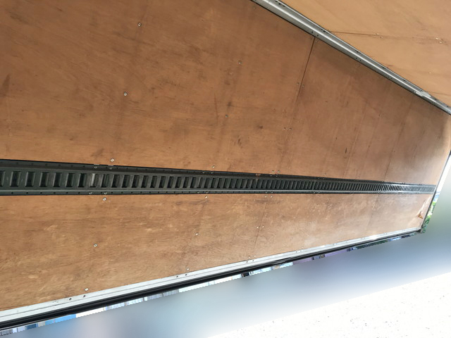 いすゞフォワードアルミウイング中型（4t）[写真12]