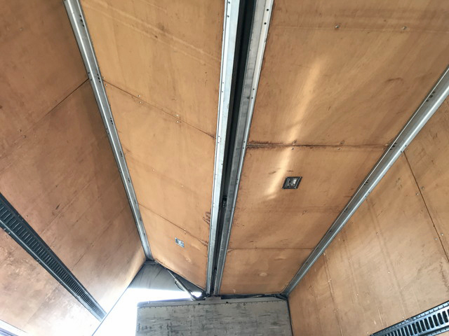 いすゞフォワードアルミウイング中型（4t）[写真14]