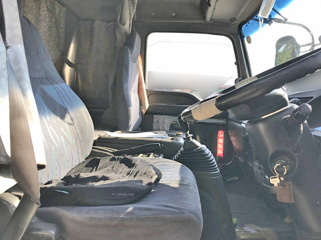 いすゞフォワードアルミウイング中型（4t）[写真32]