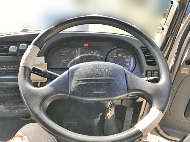 いすゞフォワードアルミウイング中型（4t）[写真37]