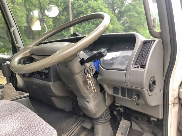 三菱ふそうファイター平ボディ中型（4t）[写真23]