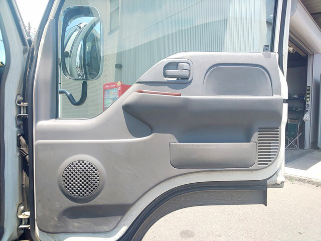 いすゞエルフ平ボディ小型（2t・3t）[写真28]