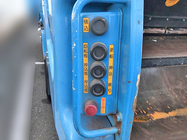日野レンジャーパッカー車（塵芥車）中型（4t）[写真16]
