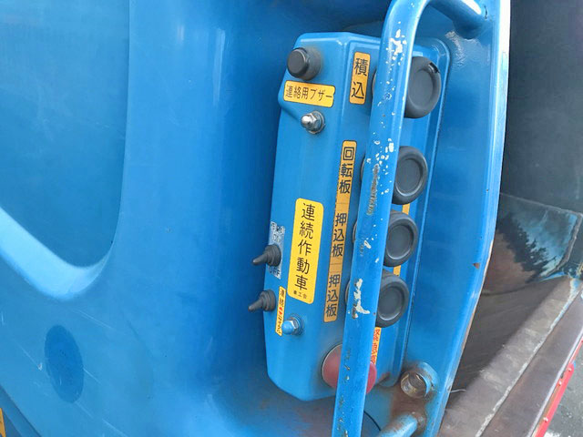 日野レンジャーパッカー車（塵芥車）中型（4t）[写真17]