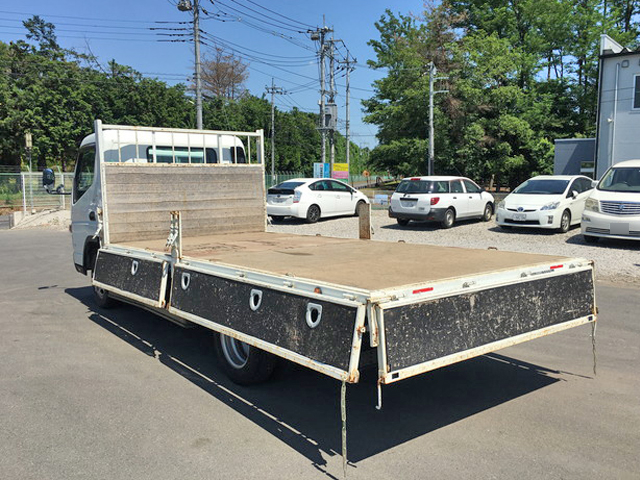三菱ふそうキャンター平ボディ小型（2t・3t）[写真13]