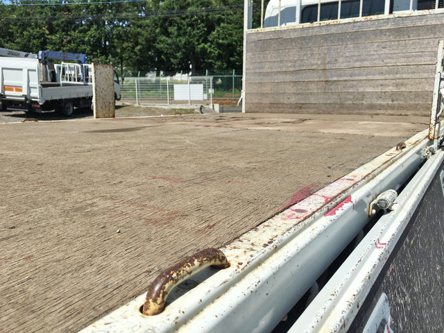 三菱ふそうキャンター平ボディ小型（2t・3t）[写真16]