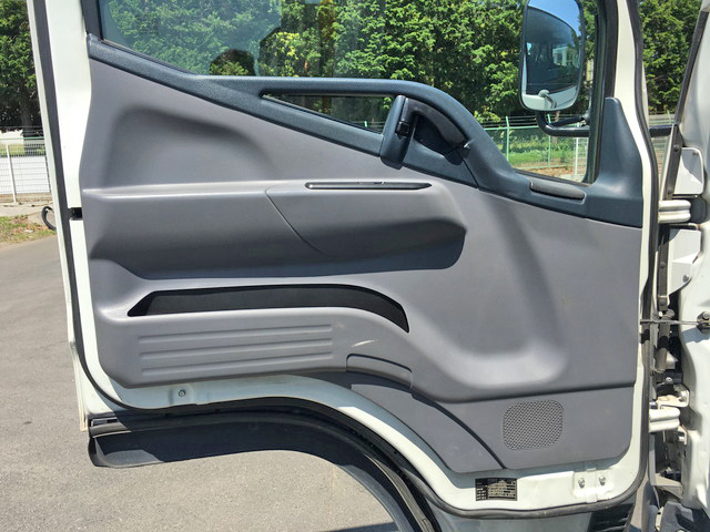 三菱ふそうキャンター平ボディ小型（2t・3t）[写真27]