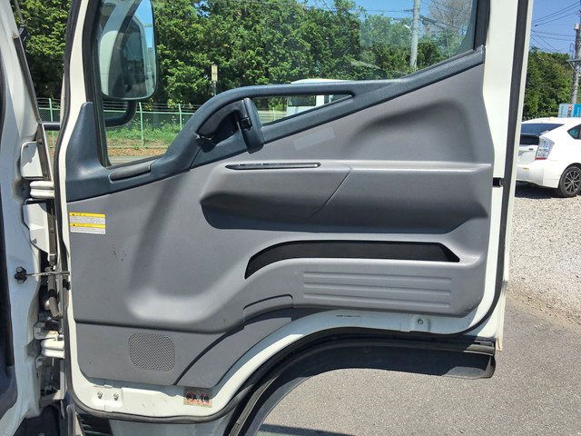 三菱ふそうキャンター平ボディ小型（2t・3t）[写真28]