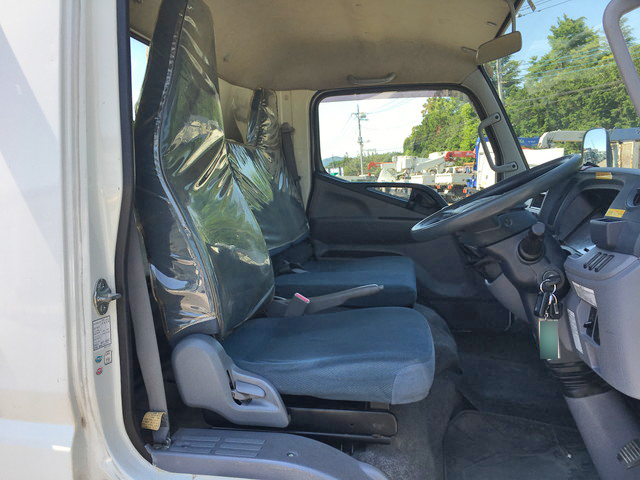 三菱ふそうキャンター平ボディ小型（2t・3t）[写真29]