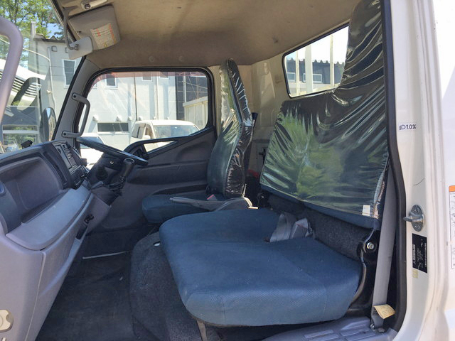 三菱ふそうキャンター平ボディ小型（2t・3t）[写真31]