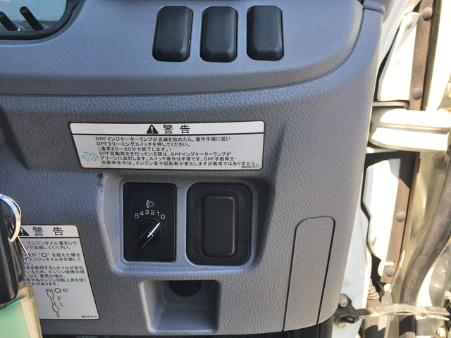 三菱ふそうキャンター平ボディ小型（2t・3t）[写真37]