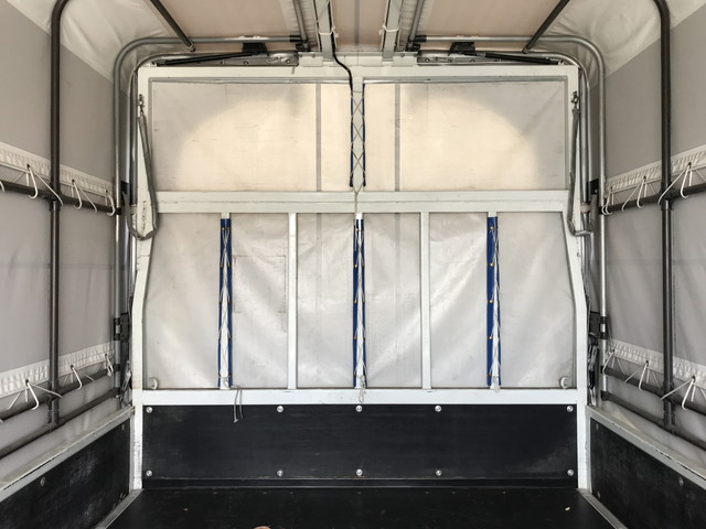 三菱ふそうキャンター幌ウイング小型（2t・3t）[写真16]