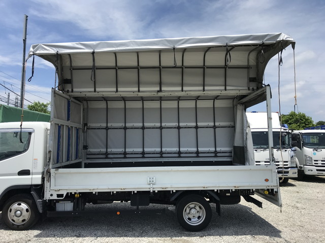 三菱ふそうキャンター幌ウイング小型（2t・3t）[写真18]