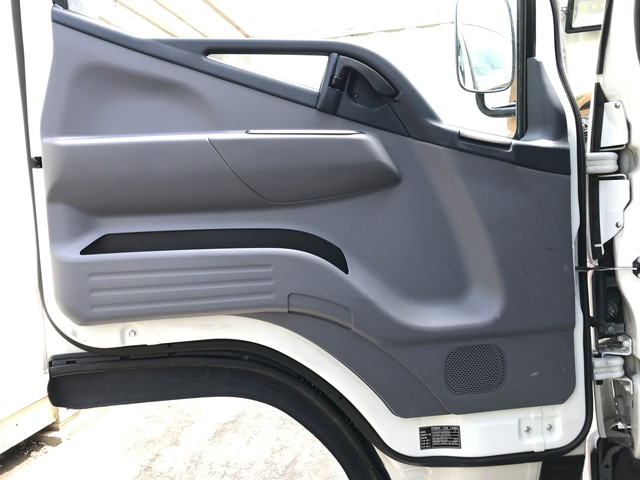 三菱ふそうキャンター幌ウイング小型（2t・3t）[写真30]
