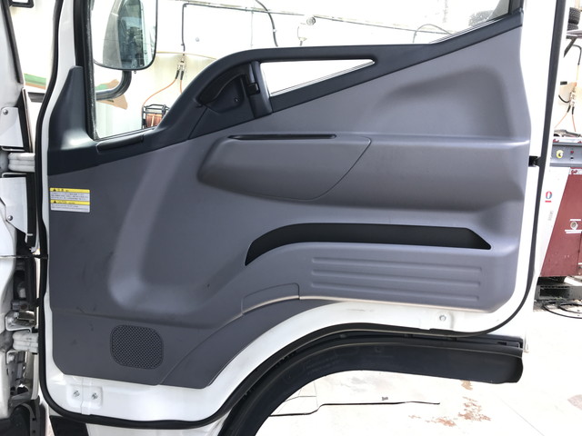 三菱ふそうキャンター幌ウイング小型（2t・3t）[写真31]