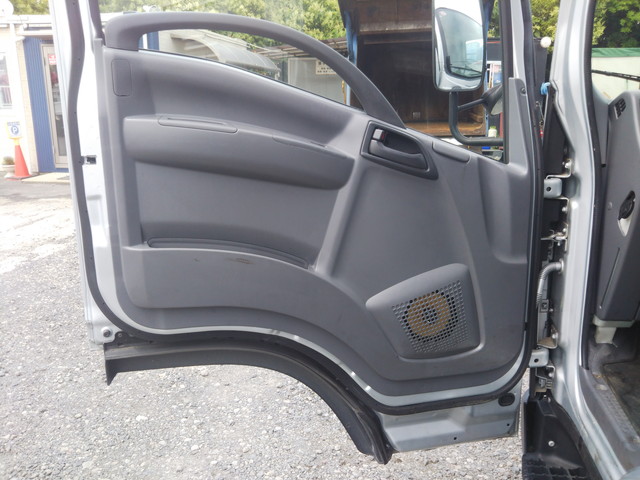 いすゞエルフアルミバン小型（2t・3t）[写真26]
