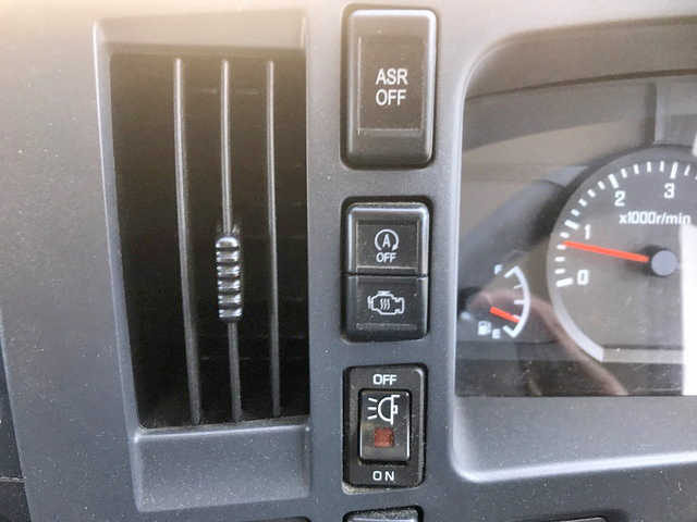 いすゞエルフアルミバン小型（2t・3t）[写真34]