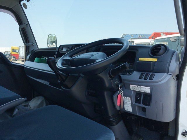 三菱ふそうキャンター冷凍車（冷蔵車）小型（2t・3t）[写真30]