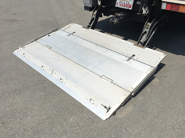 三菱ふそうキャンター冷凍車（冷蔵車）小型（2t・3t）[写真09]