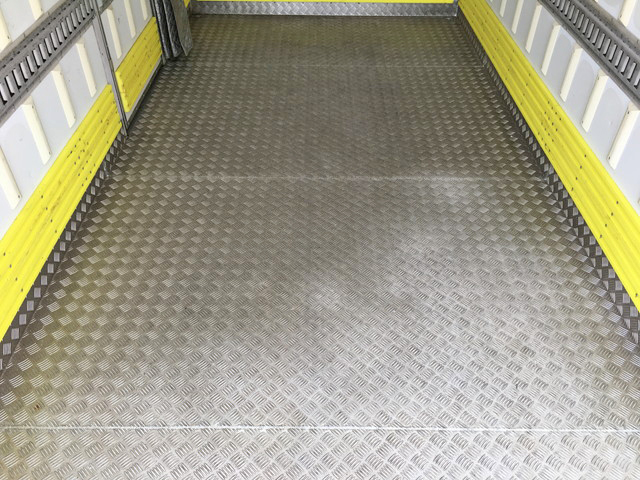 三菱ふそうキャンター冷凍車（冷蔵車）小型（2t・3t）[写真14]