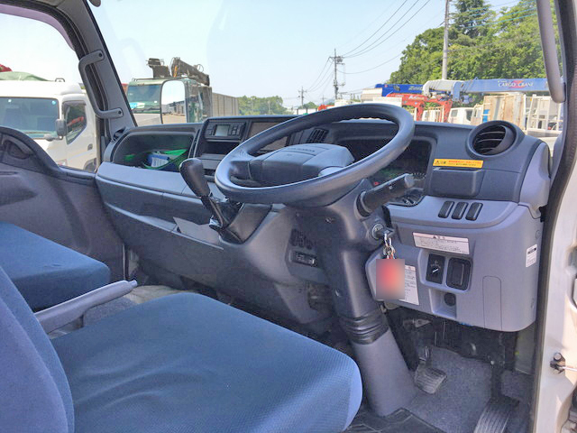 三菱ふそうキャンター冷凍車（冷蔵車）小型（2t・3t）[写真34]