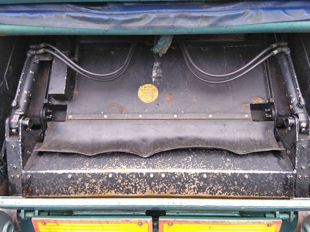 いすゞエルフパッカー車（塵芥車）小型（2t・3t）[写真12]