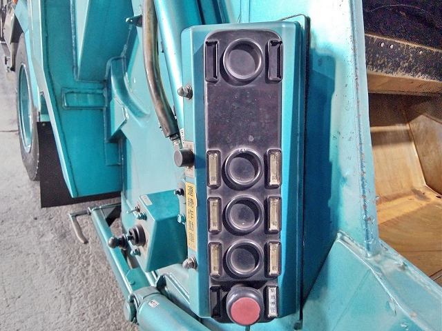 いすゞエルフパッカー車（塵芥車）小型（2t・3t）[写真18]