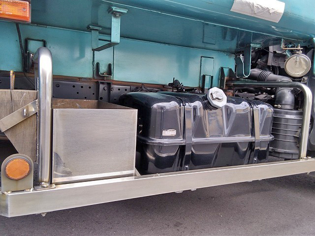 いすゞエルフパッカー車（塵芥車）小型（2t・3t）[写真20]