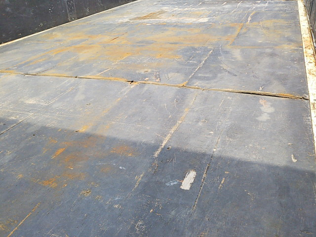 いすゞエルフ平ボディ小型（2t・3t）[写真14]