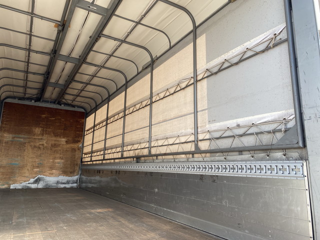 日野レンジャー幌ウイング中型（4t）[写真15]