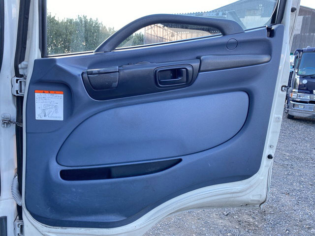 日野レンジャー幌ウイング中型（4t）[写真29]