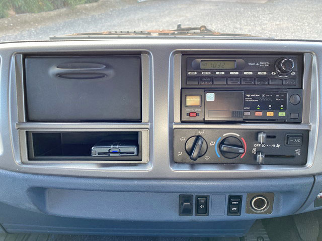 日野レンジャー幌ウイング中型（4t）[写真38]