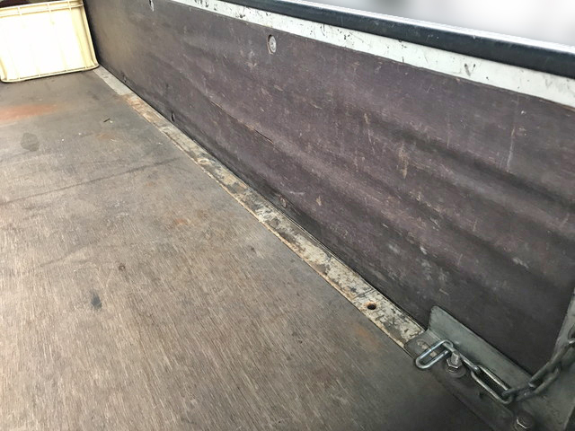 三菱ふそうキャンター平ボディ小型（2t・3t）[写真12]