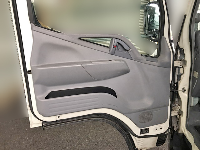 三菱ふそうキャンター平ボディ小型（2t・3t）[写真27]