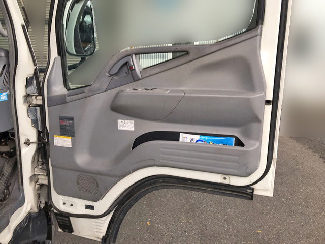 三菱ふそうキャンター平ボディ小型（2t・3t）[写真28]