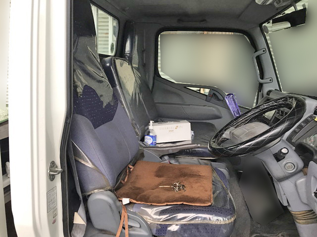 三菱ふそうキャンター平ボディ小型（2t・3t）[写真31]