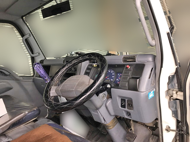 三菱ふそうキャンター平ボディ小型（2t・3t）[写真32]