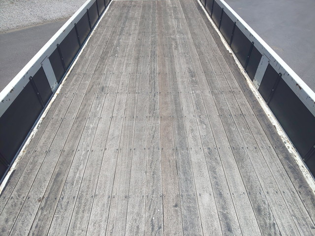 いすゞフォワード平ボディ中型（4t）[写真13]