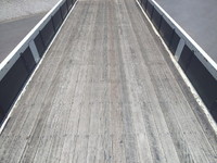 いすゞフォワード平ボディ中型（4t）[写真13]