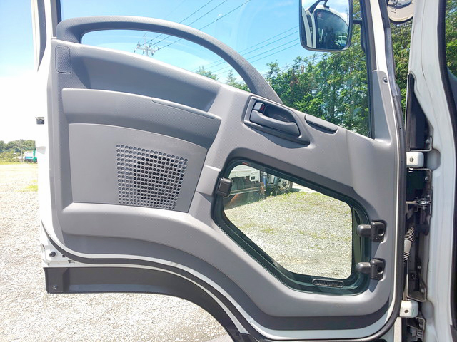 いすゞフォワード平ボディ中型（4t）[写真26]