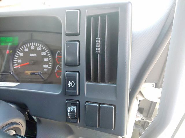 いすゞフォワード平ボディ中型（4t）[写真35]