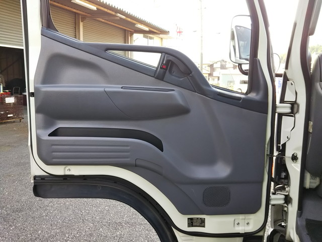 三菱ふそうキャンターアルミバン小型（2t・3t）[写真24]
