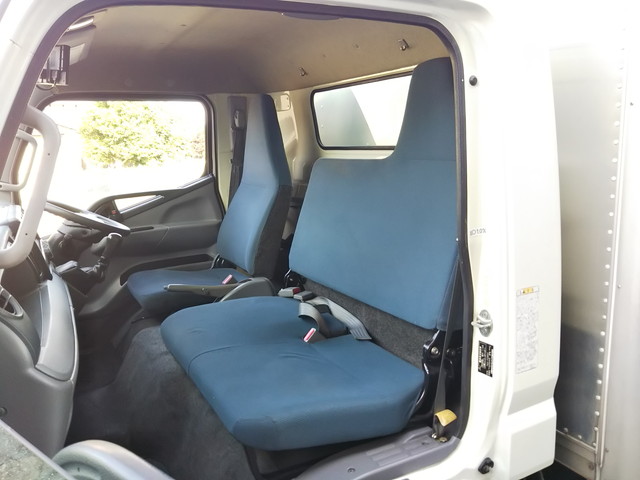 三菱ふそうキャンターアルミバン小型（2t・3t）[写真26]