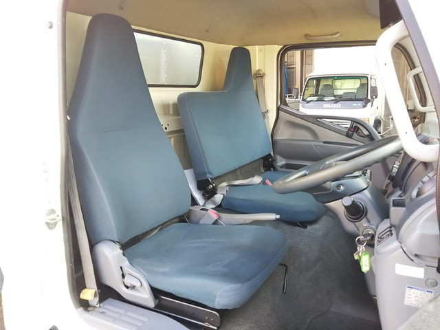 三菱ふそうキャンターアルミバン小型（2t・3t）[写真27]