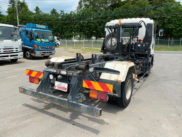 いすゞフォワードアームロール中型（4t）[写真02]