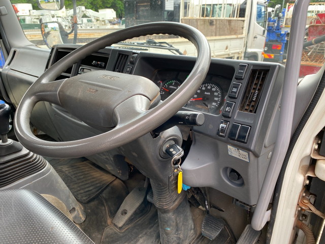 いすゞフォワードアームロール中型（4t）[写真35]